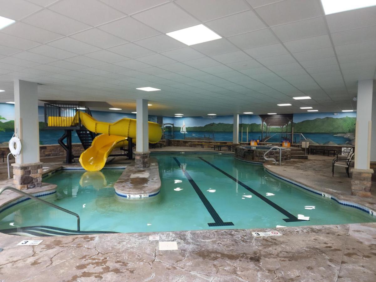 La Quinta Inn & Suites By Wyndham Lake George Eksteriør billede