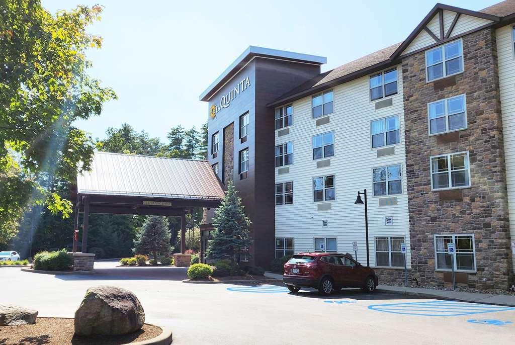 La Quinta Inn & Suites By Wyndham Lake George Eksteriør billede