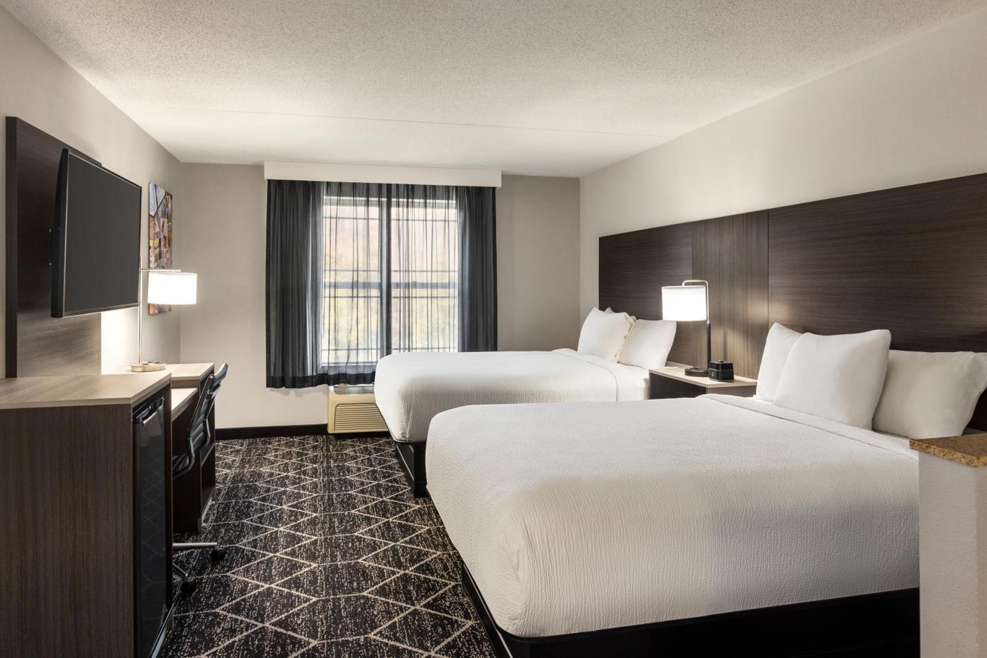 La Quinta Inn & Suites By Wyndham Lake George Eksteriør billede
