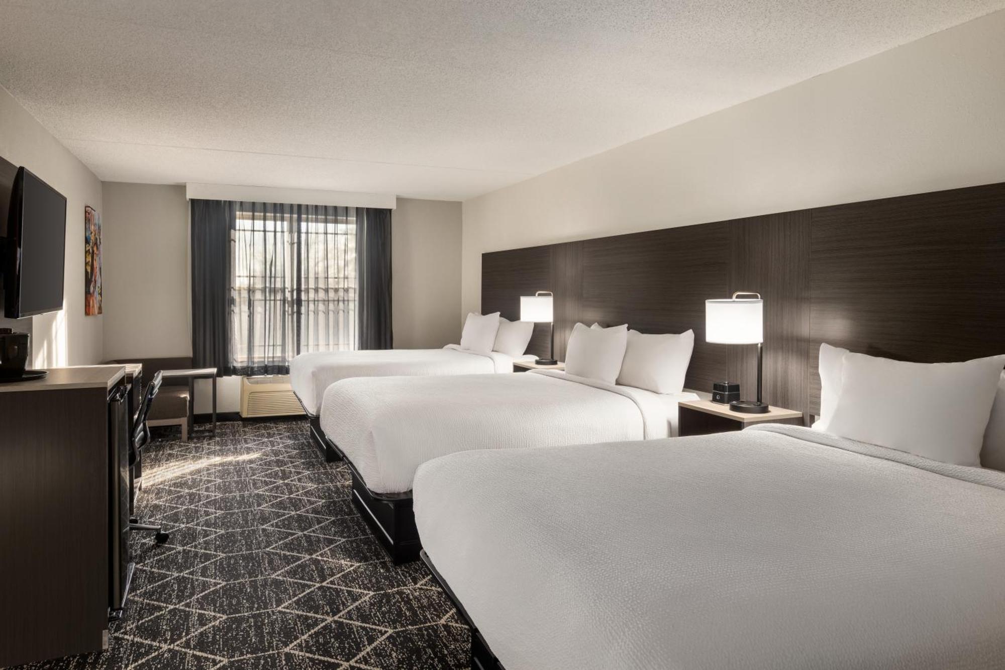La Quinta Inn & Suites By Wyndham Lake George Eksteriør billede