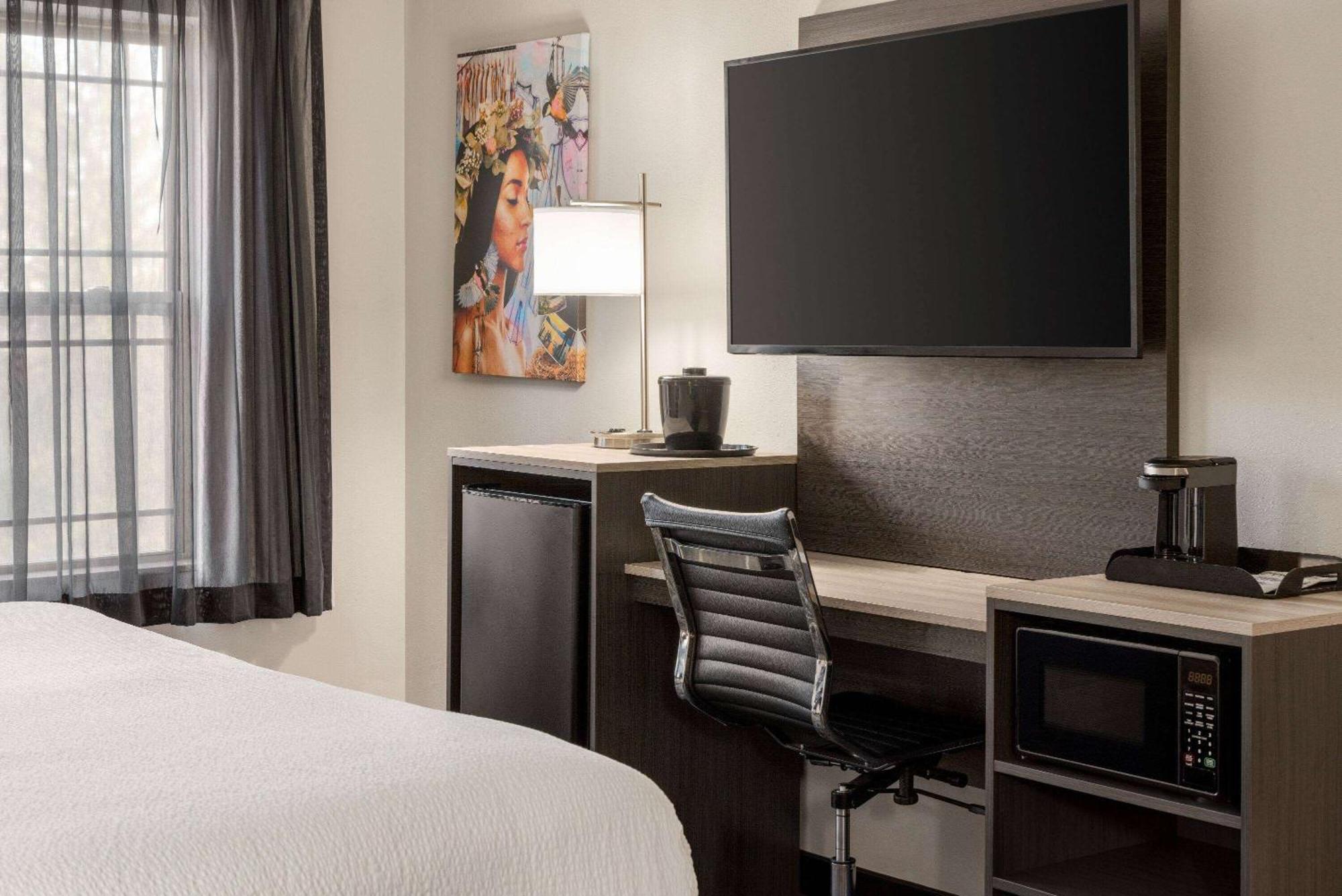 La Quinta Inn & Suites By Wyndham Lake George Eksteriør billede
