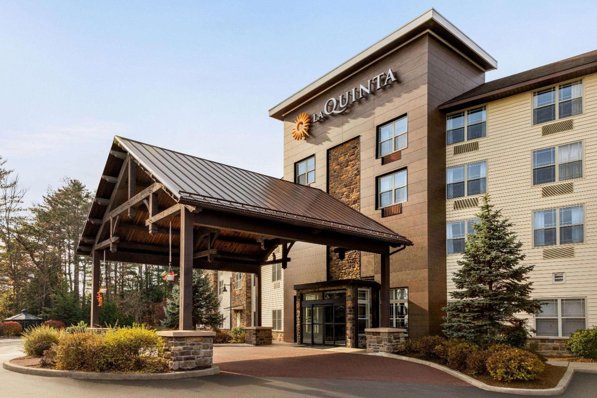 La Quinta Inn & Suites By Wyndham Lake George Eksteriør billede